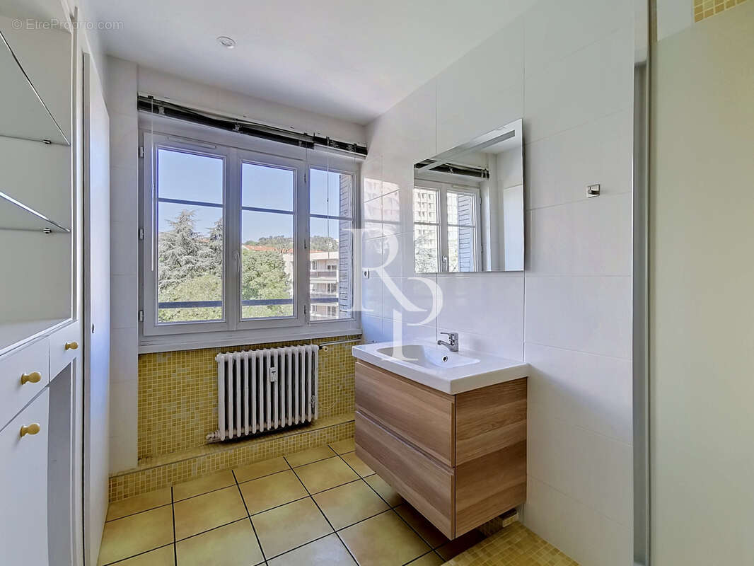 Appartement à LA MULATIERE