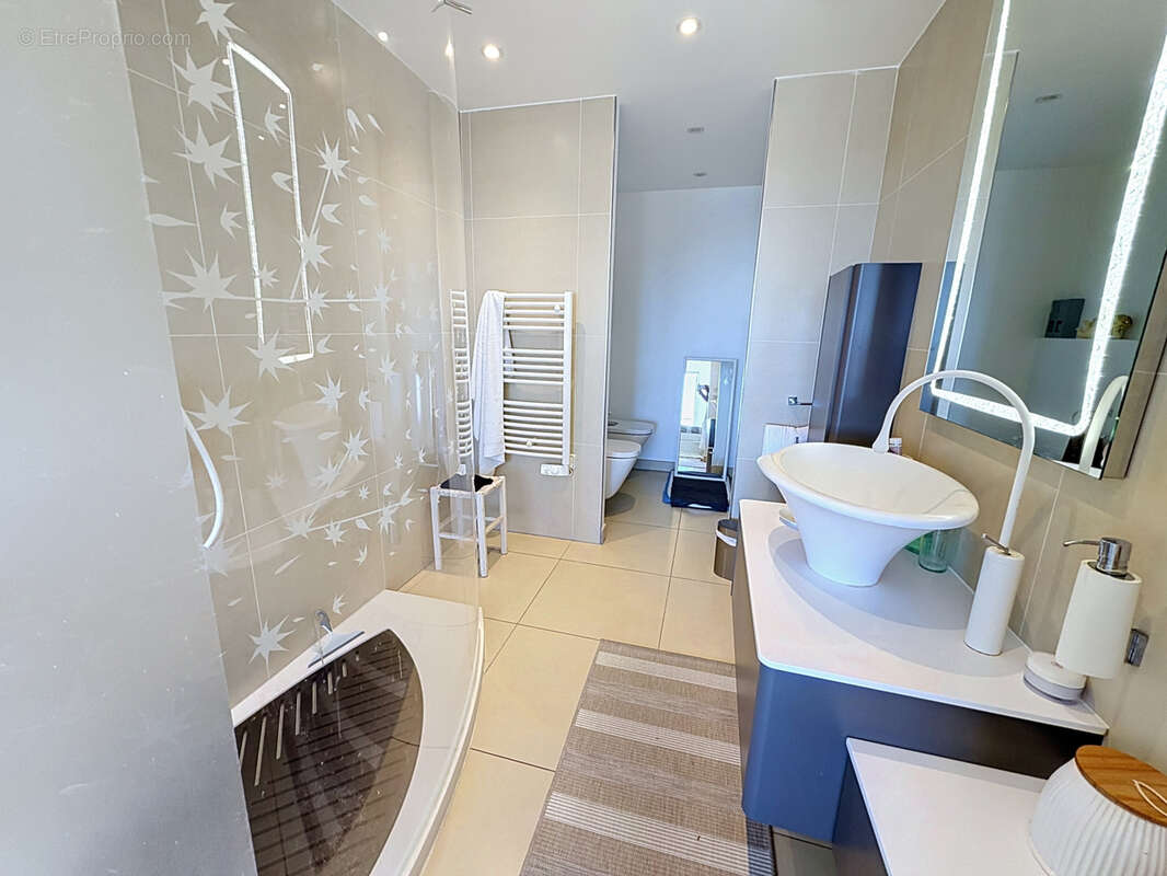 Appartement à SAINT-LAURENT-DU-VAR