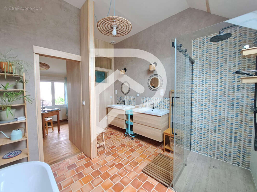 Maison à MILLY-SUR-THERAIN