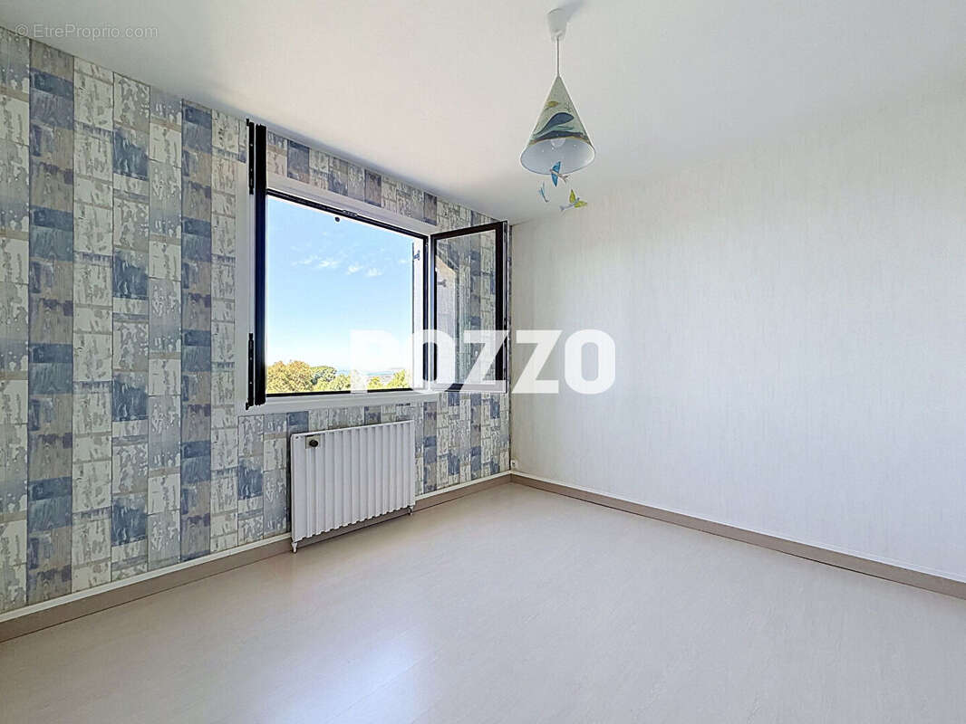 Appartement à DONVILLE-LES-BAINS