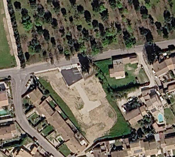 Terrain à MONTEUX