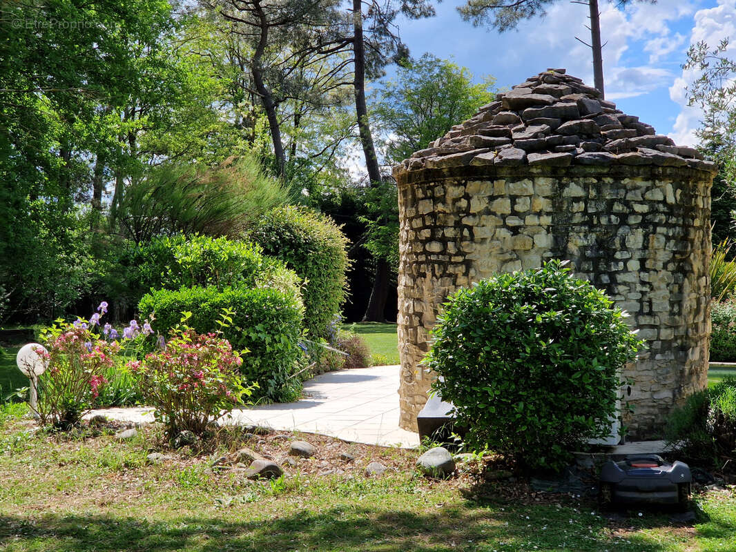 Maison à NOTRE-DAME-DE-SANILHAC