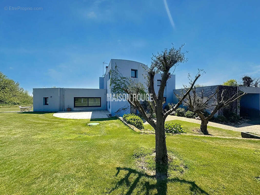 Maison à PLOUGUIEL
