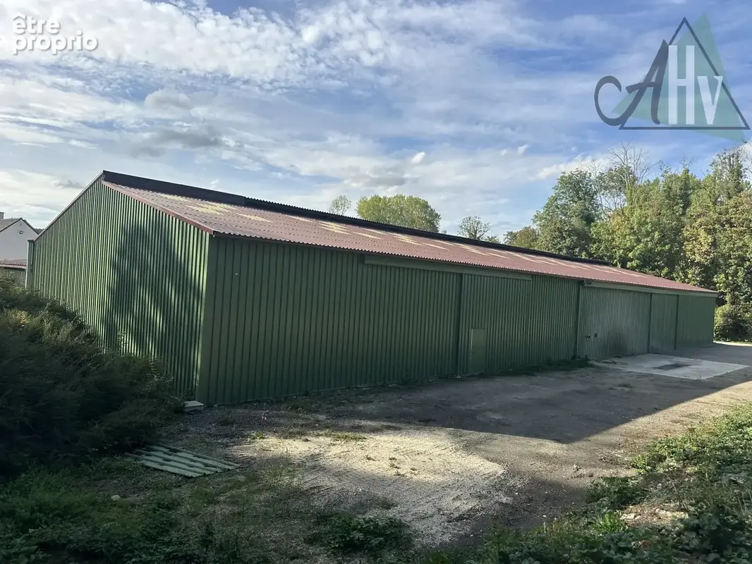 Hangar de stockage - 1 100m2 - Parcelle de 4000 m2 environ - Sainte-Colombe - photo 4