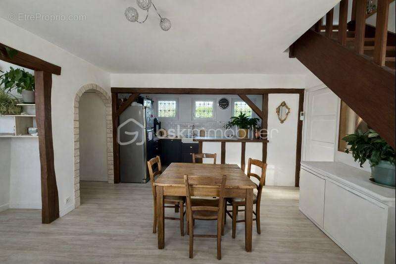 Maison à LA HAYE-MALHERBE