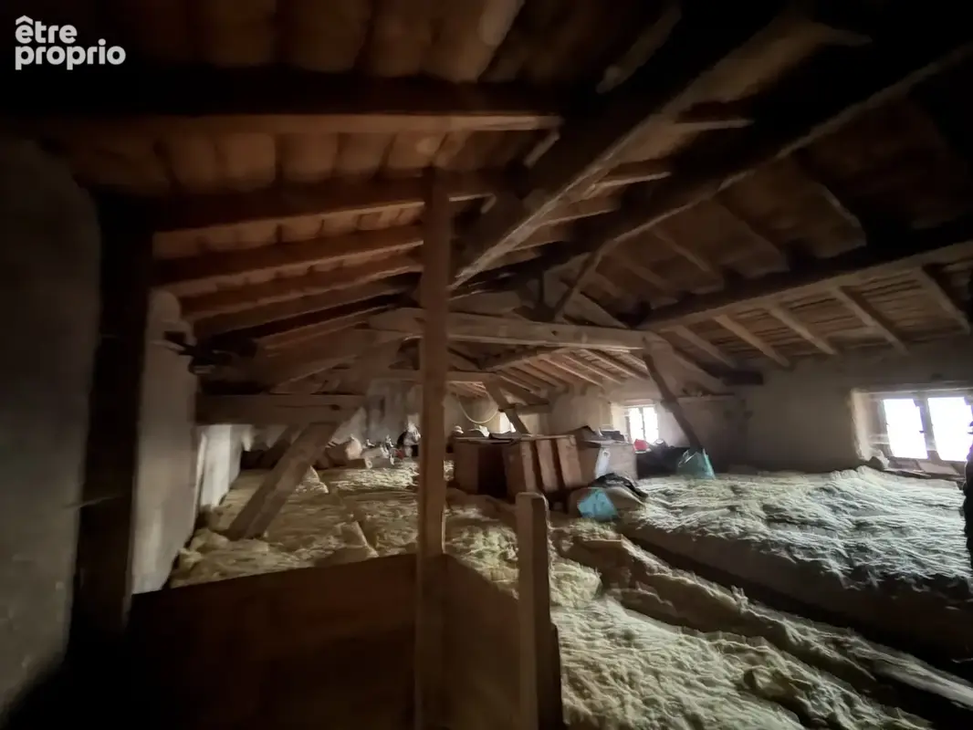 Corps de ferme en pierres renove avec dependances sur 8000 m2 de terrain - photo 10
