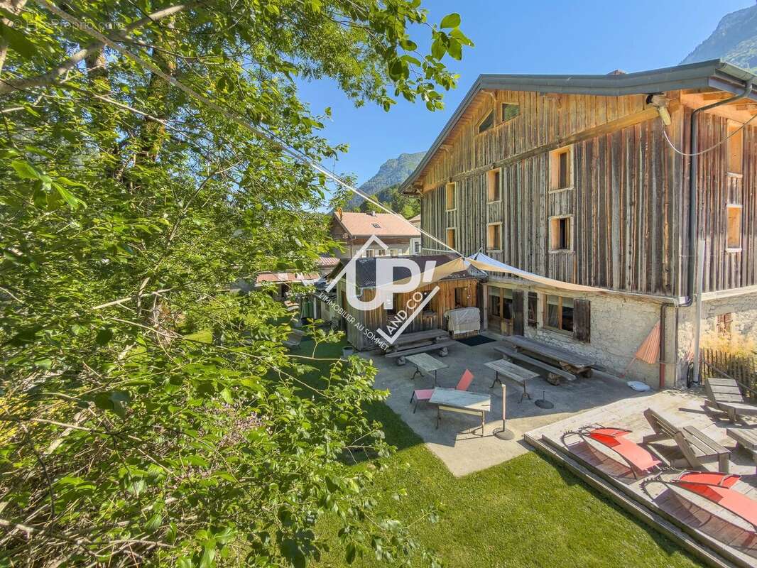 Ensemble immobilier de caractère – Plus de 530 m² au cœur des Aravis - photo 8