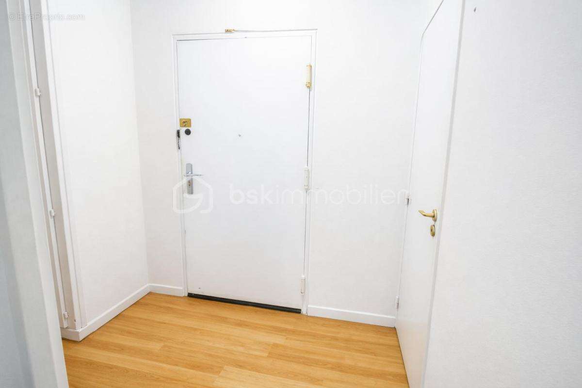 Paris 13ème - Appartement 2 pièces  en bon état calme et lumineux avec cave et parking - photo 10