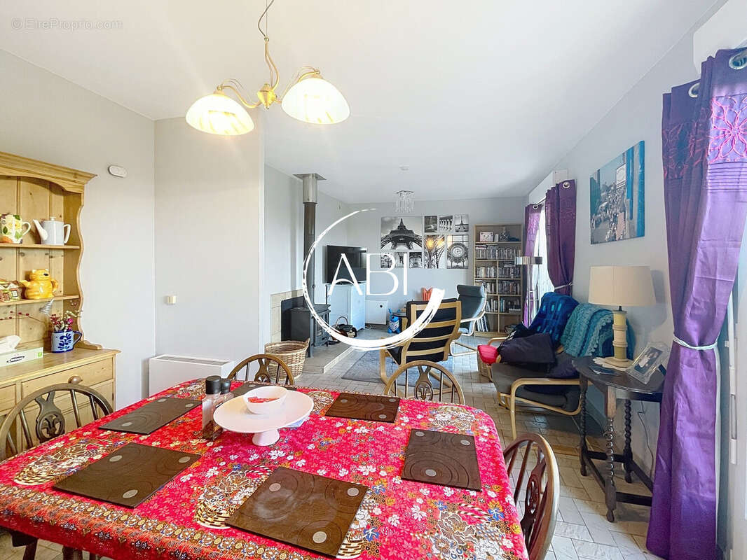 Maison à CHAMPSECRET