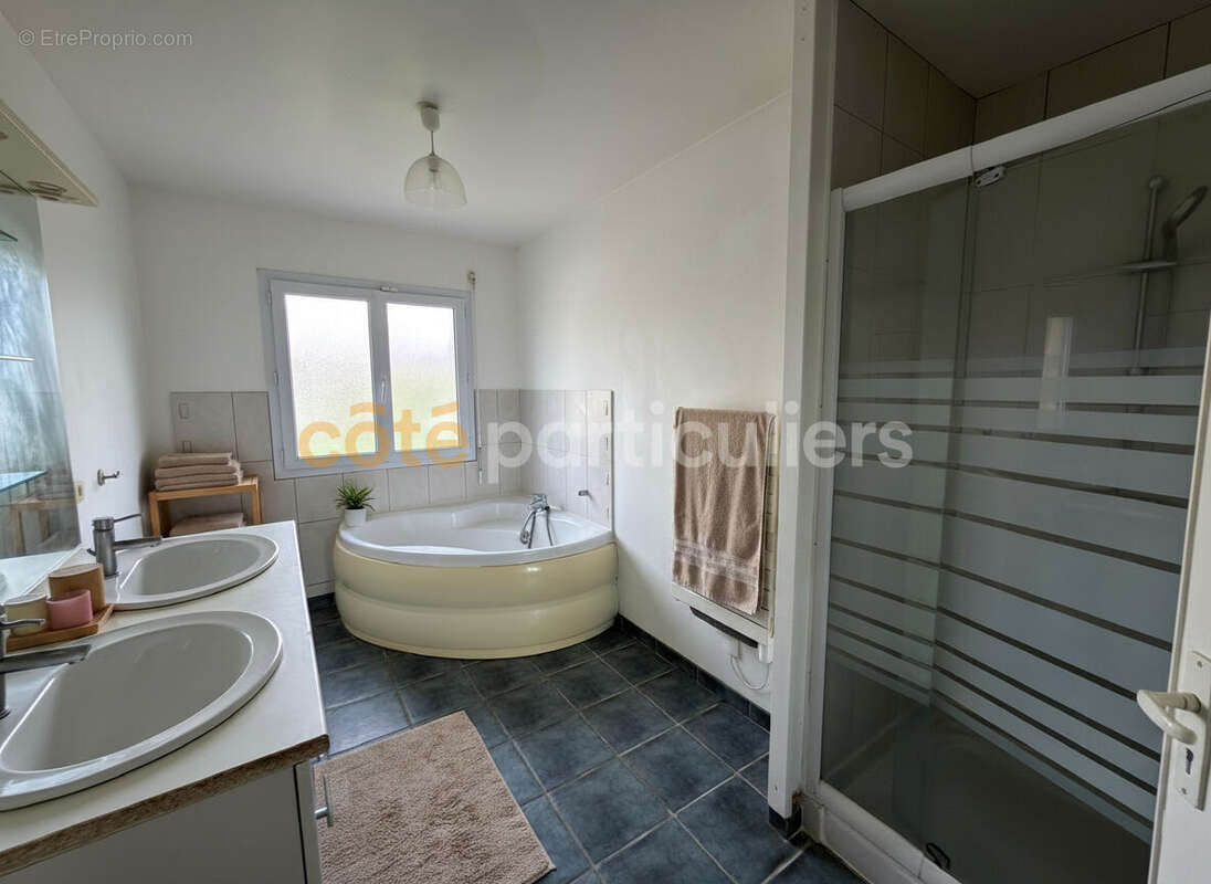 Maison à SAINT-SEBASTIEN-DE-MORSENT