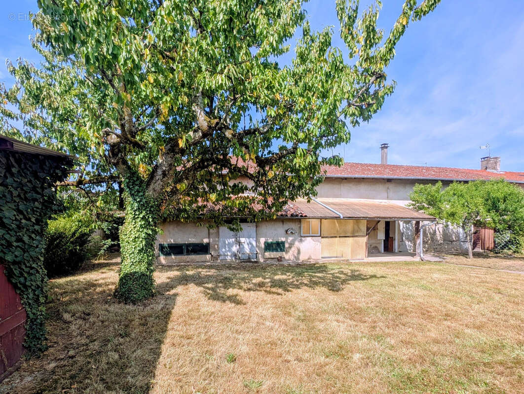 Maison de village à rénover avec grand terrain - photo 2