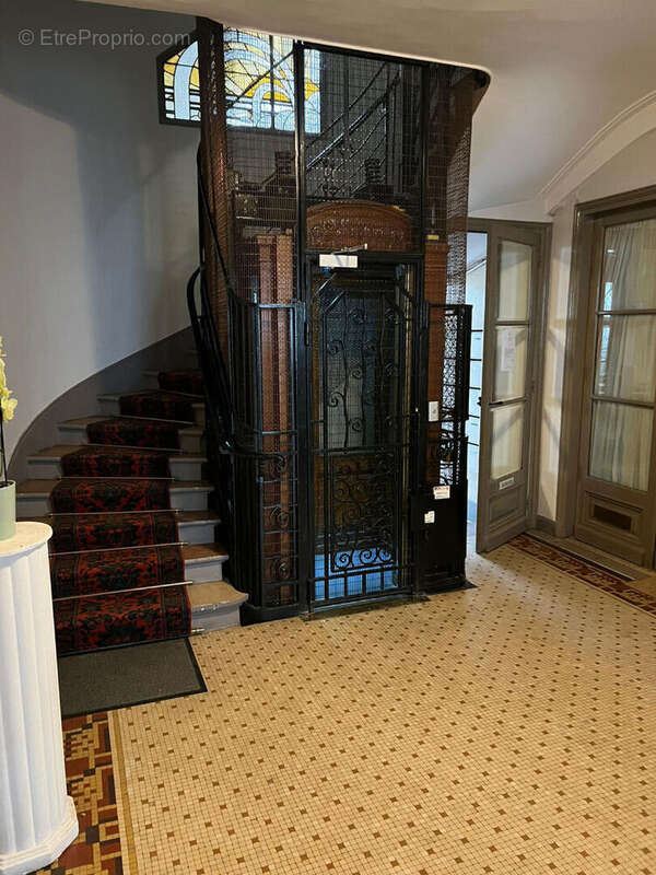 Paris 17e Pereire / Ternes - Chambre de service en parfait état de 9 m² (11m² habitables) - photo 11