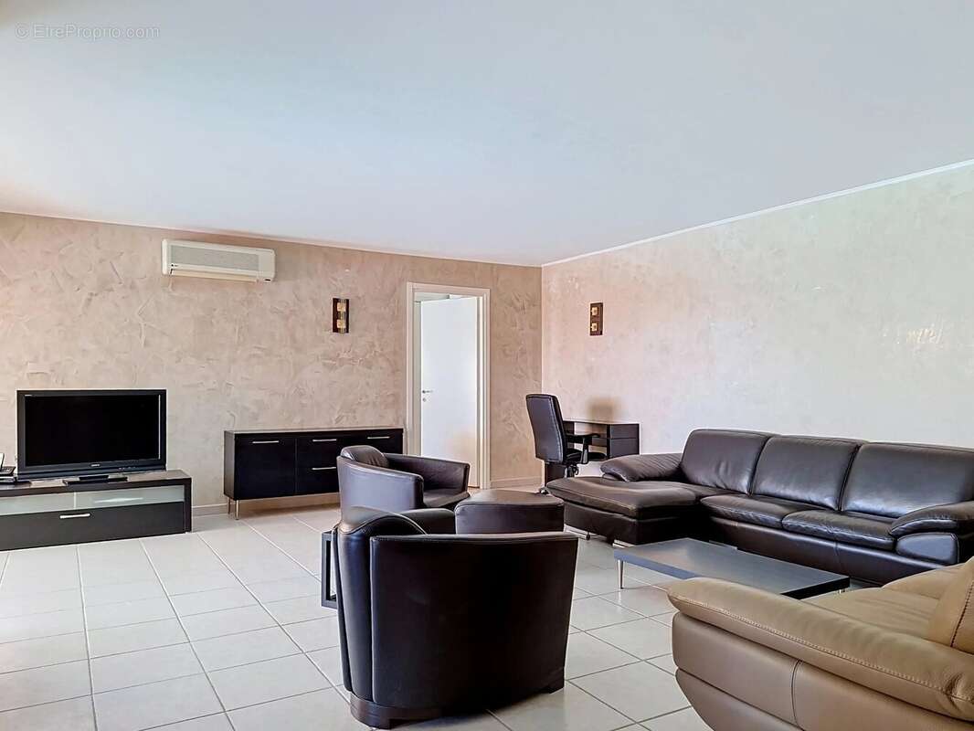 Vente apt-villa avec vue panoramique, jardin privatif et piscine - photo 4