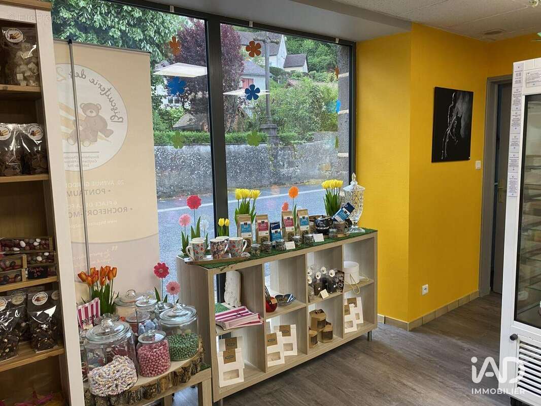 Commerce 295 m² à Rochefort-Montagne  - photo 4