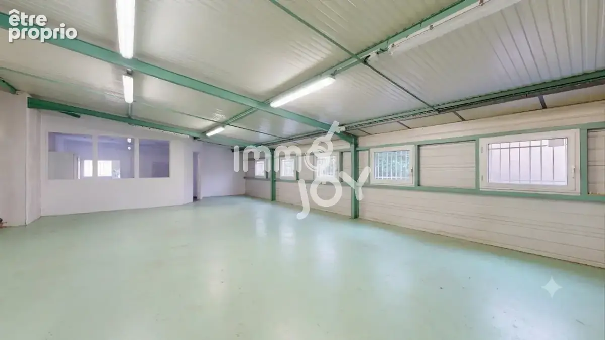A vendre local d'activité + Appartement - photo 3