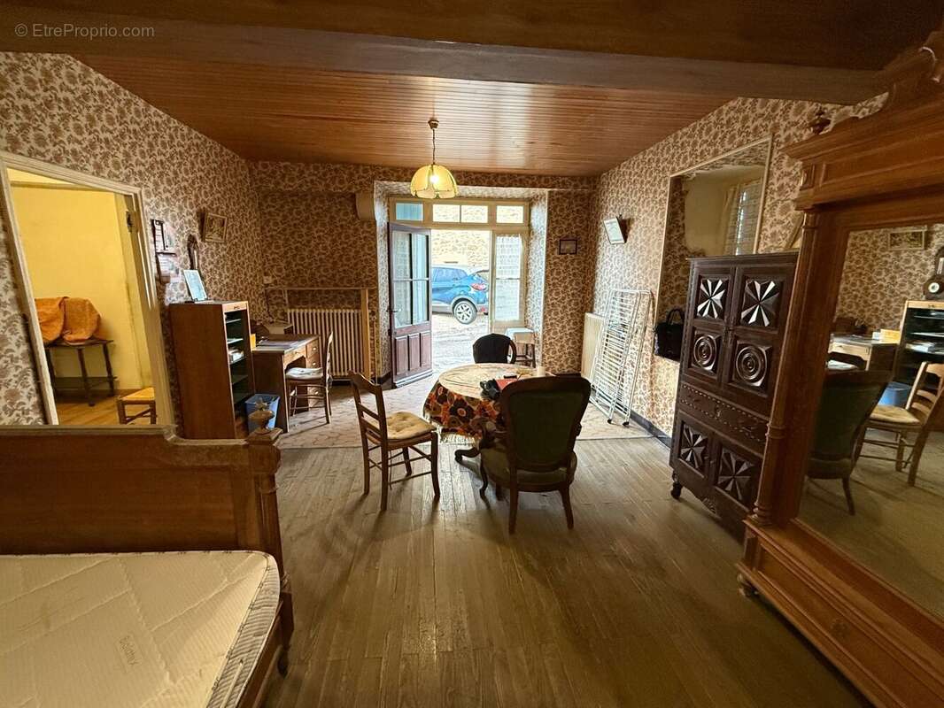 Maison à MIRIBEL-LES-ECHELLES
