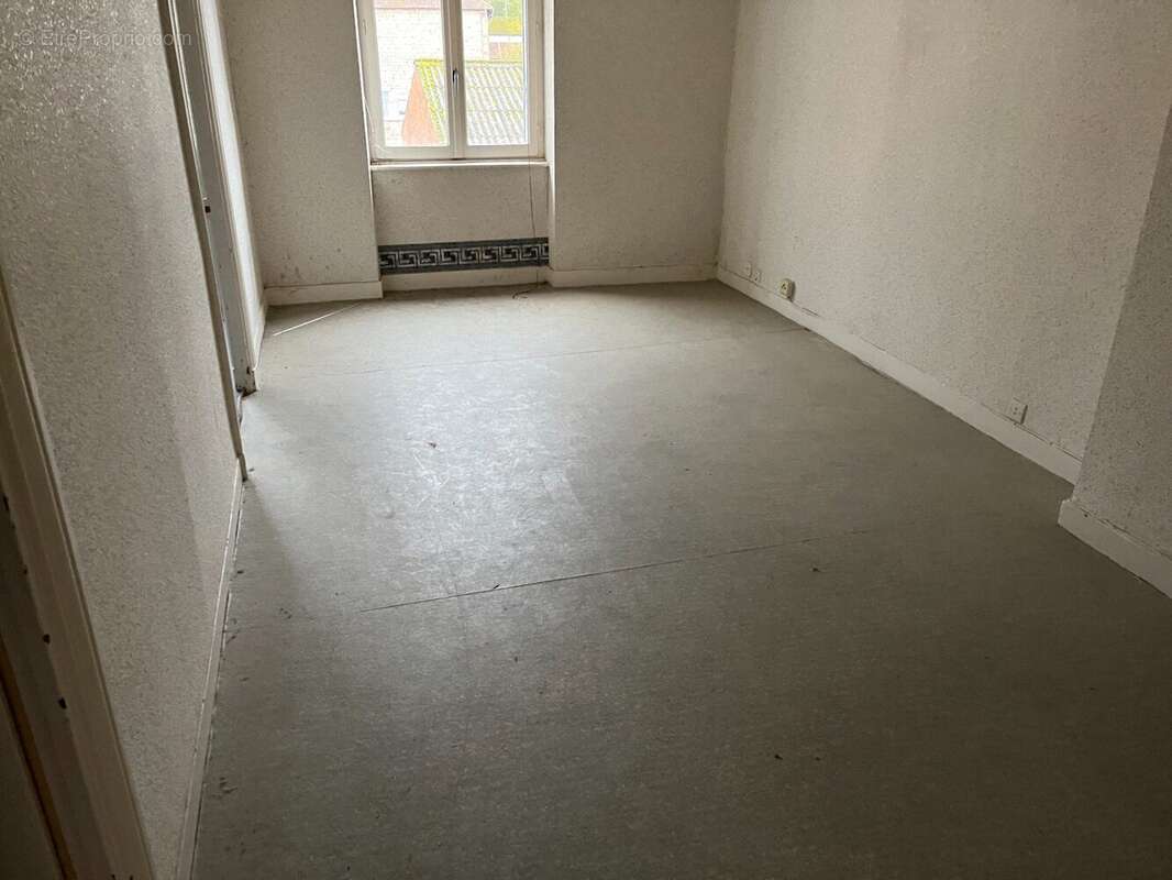 Appartement à COURS-LA-VILLE