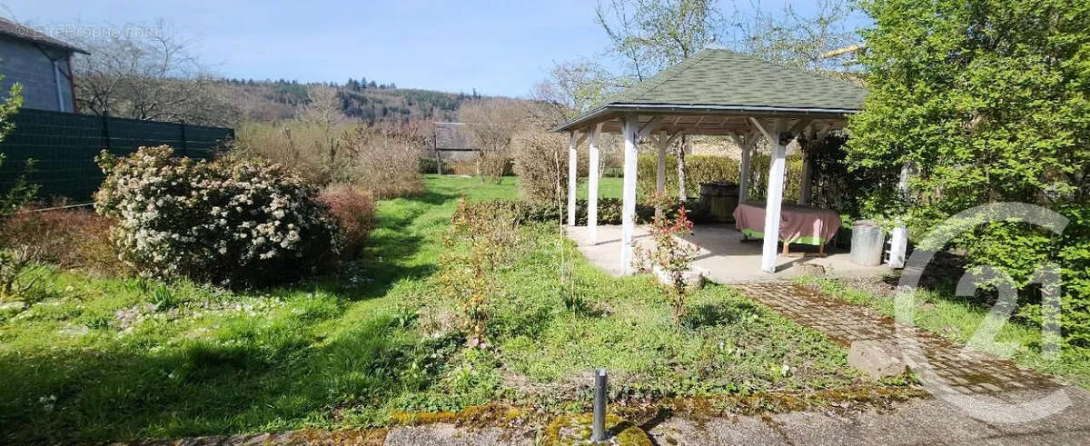 Maison à MONTREUILLON