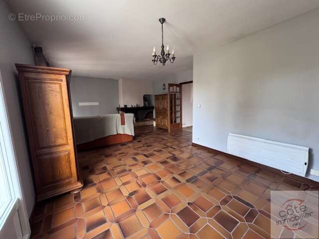 Maison à LES GRANGES-LE-ROI