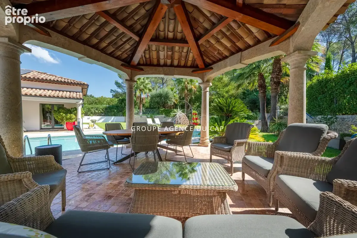 Villa de caractère, piscine chauffée et garage de 200 m² au coeur d'un parc de 5 000 m²  à Fréjus - photo 12