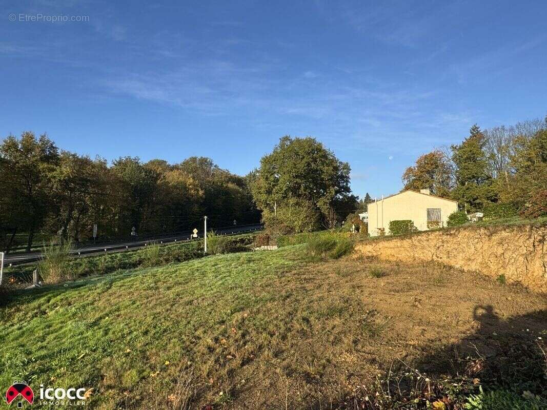 Terrain à MAREUIL-SUR-LAY-DISSAIS