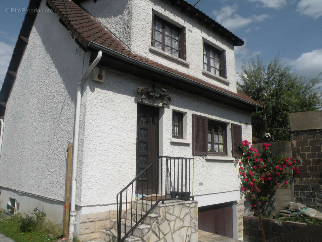 DRANCY LES OISEAUX - Maison 5 pièces 3 chambres- Sous-Sol total-Combles-Garage- Jardin-Terrasse - photo 2