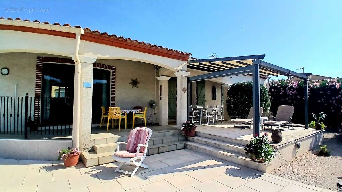 Agréable villa avec piscine chauffée et terrain de pétanque. - photo 7