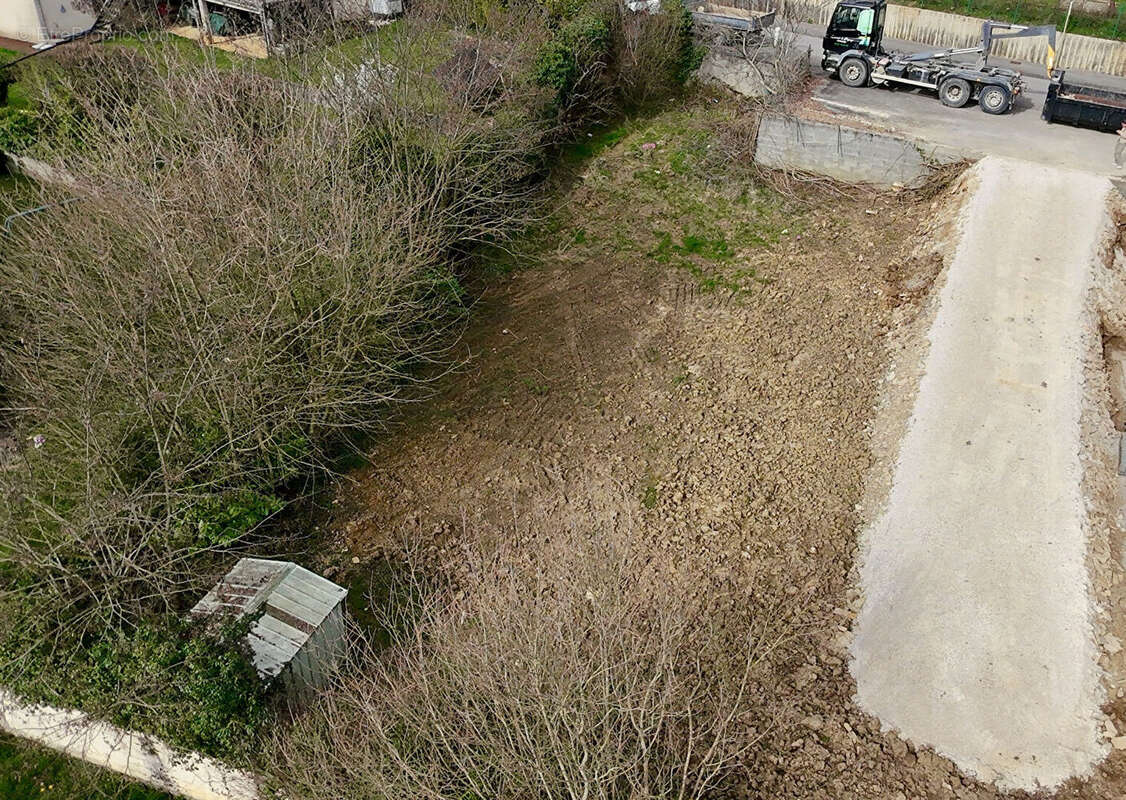 Terrain à ECOLE-VALENTIN