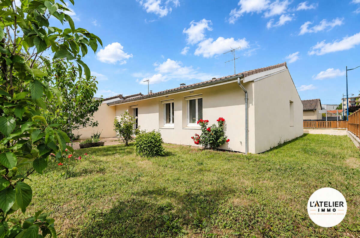 Maison de plain-pied avec double garage et jardin - photo 12