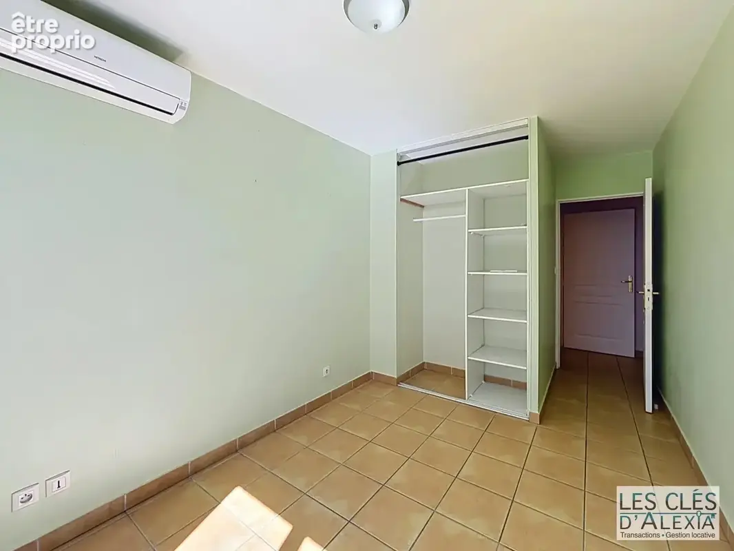VAULX-EN-VELIN – T4 de 89,33 m² avec terrasse, jardin privatif et garage double en sus - photo 11