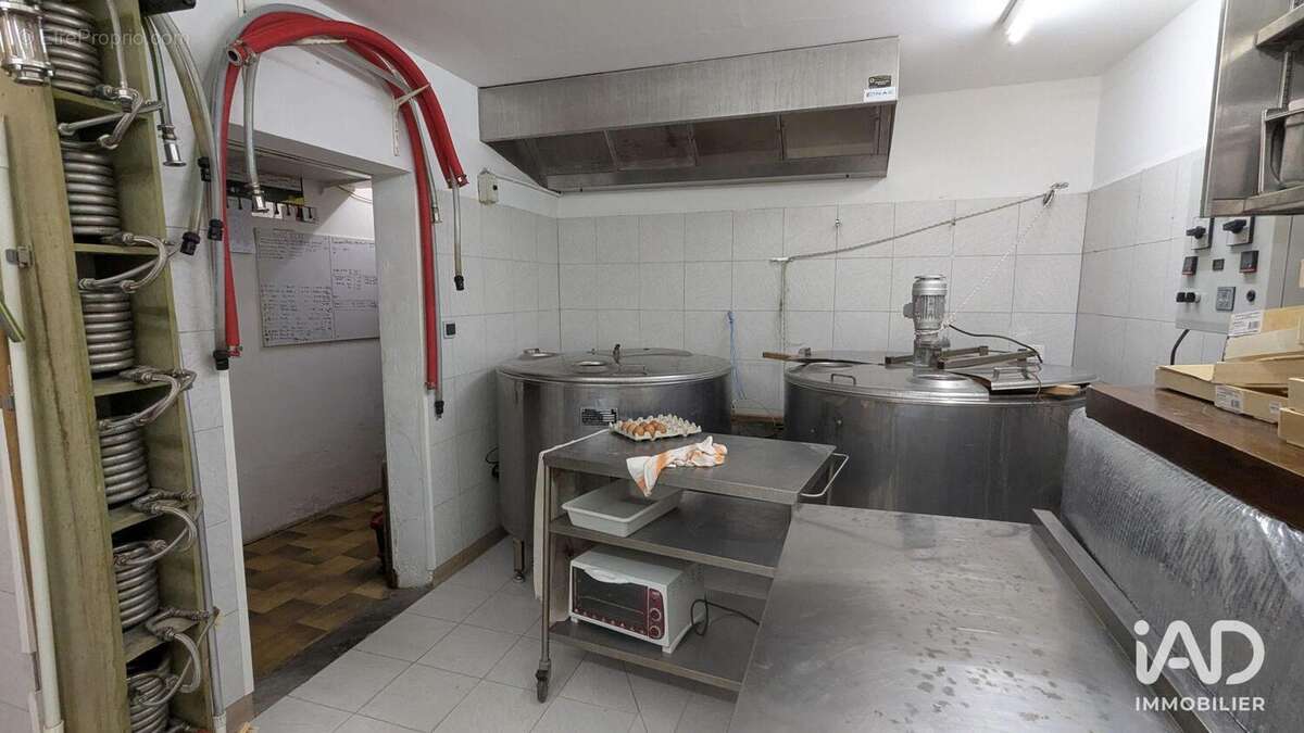 Photo 9 - Commerce à L'ISLE-SUR-LA-SORGUE