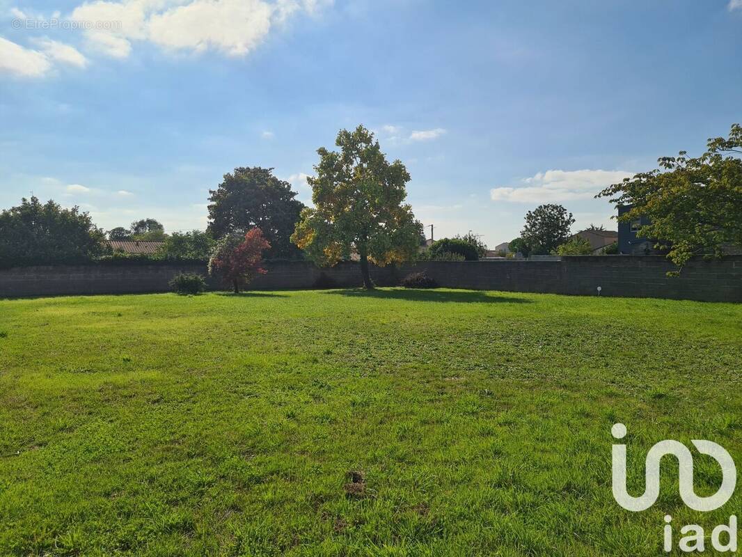 Photo 1 - Terrain à LA JARRIE