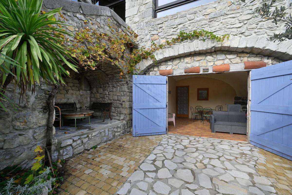 Maison à SAINT-ALBAN-AURIOLLES