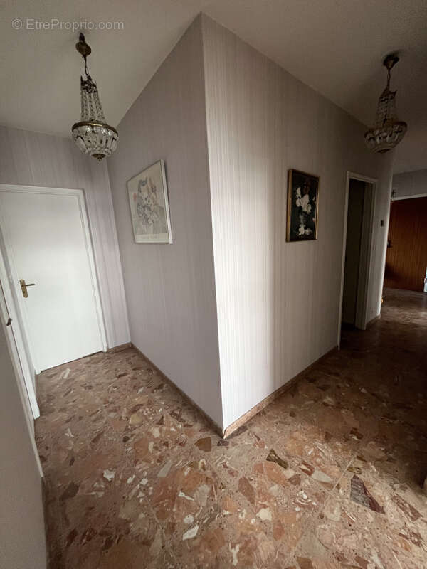 Appartement à SAINT-PRIEST-EN-JAREZ