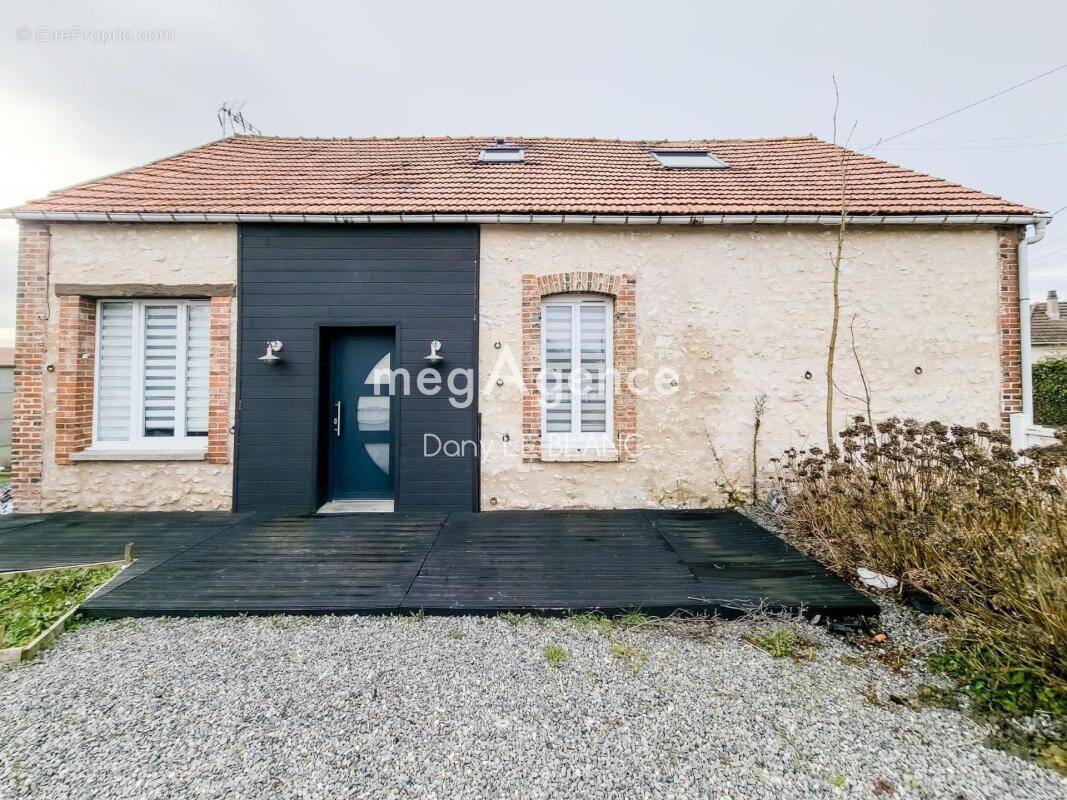 Maison familiale rénovée au cœur de Voves - photo 1