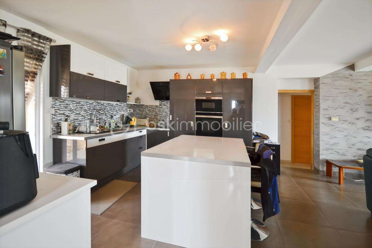 Villa de 255m², 3 chambres, garage, atelier, sur 2254m² de terrain - photo 10