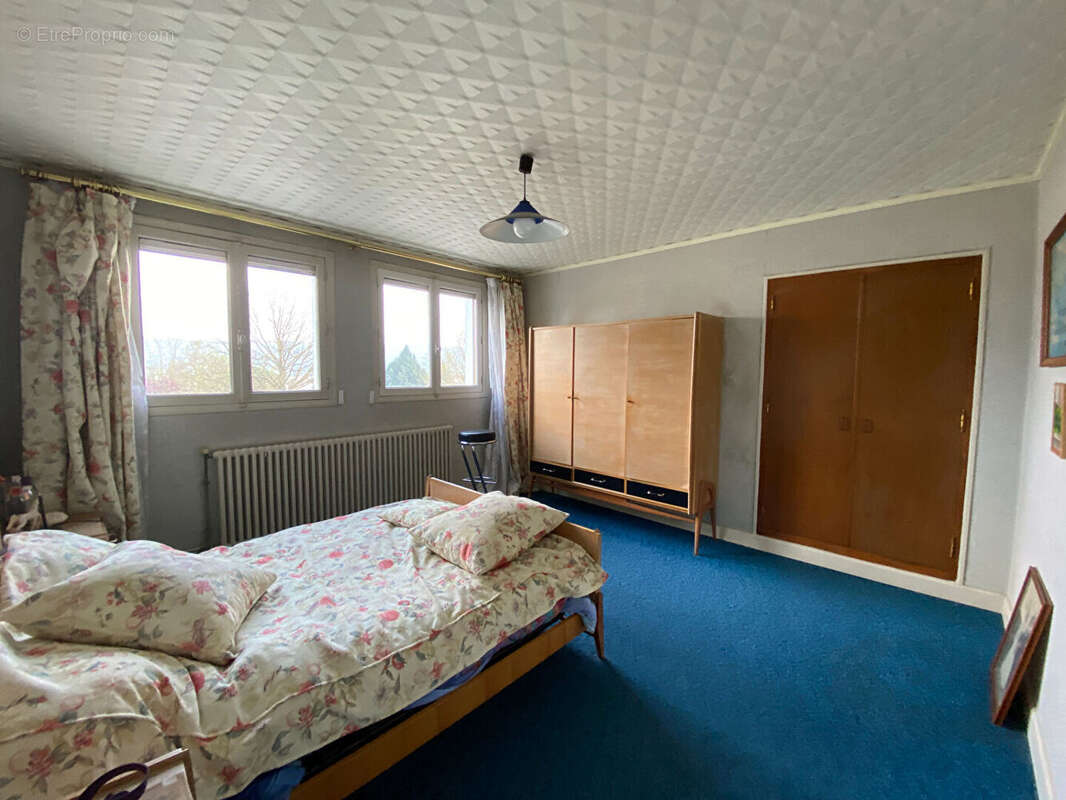 Maison à SAINT-JULIEN-DU-SAULT