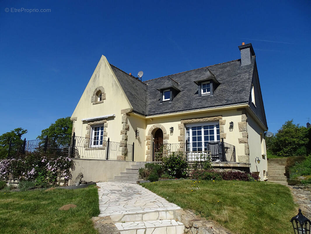 Maison à GOUAREC