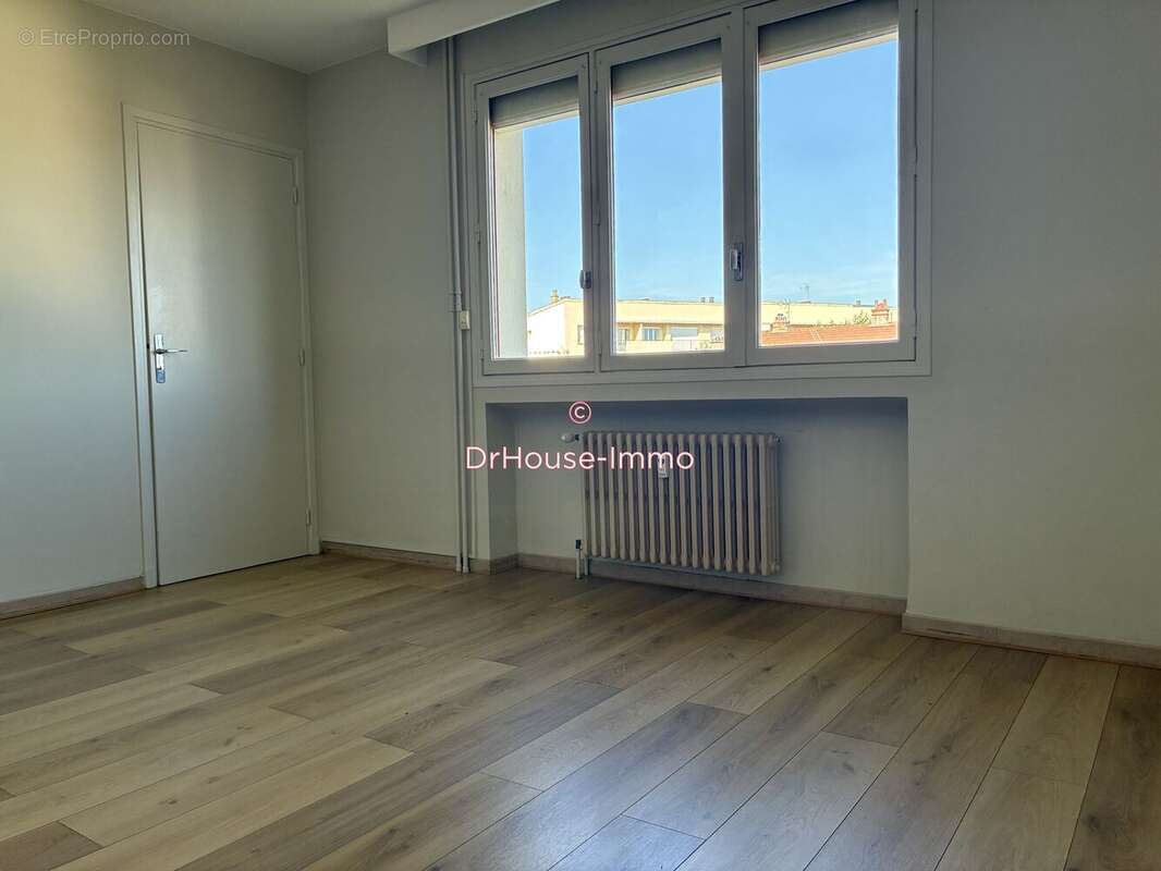 Appartement à GUILHERAND-GRANGES