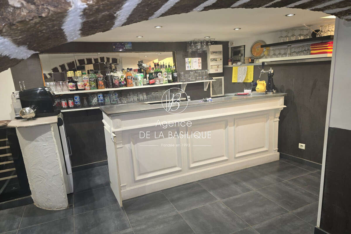 Commerce à SAINT-MAXIMIN-LA-SAINTE-BAUME