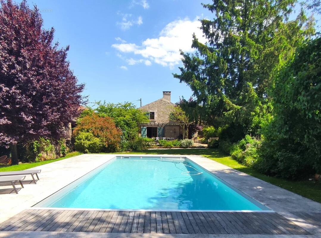 Maison à BAZOGES-EN-PAREDS