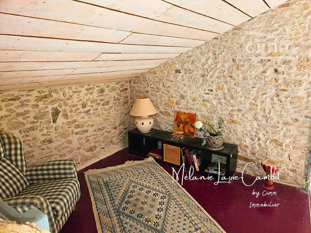 Maison à SAINT-CHRISTOLY-DE-BLAYE