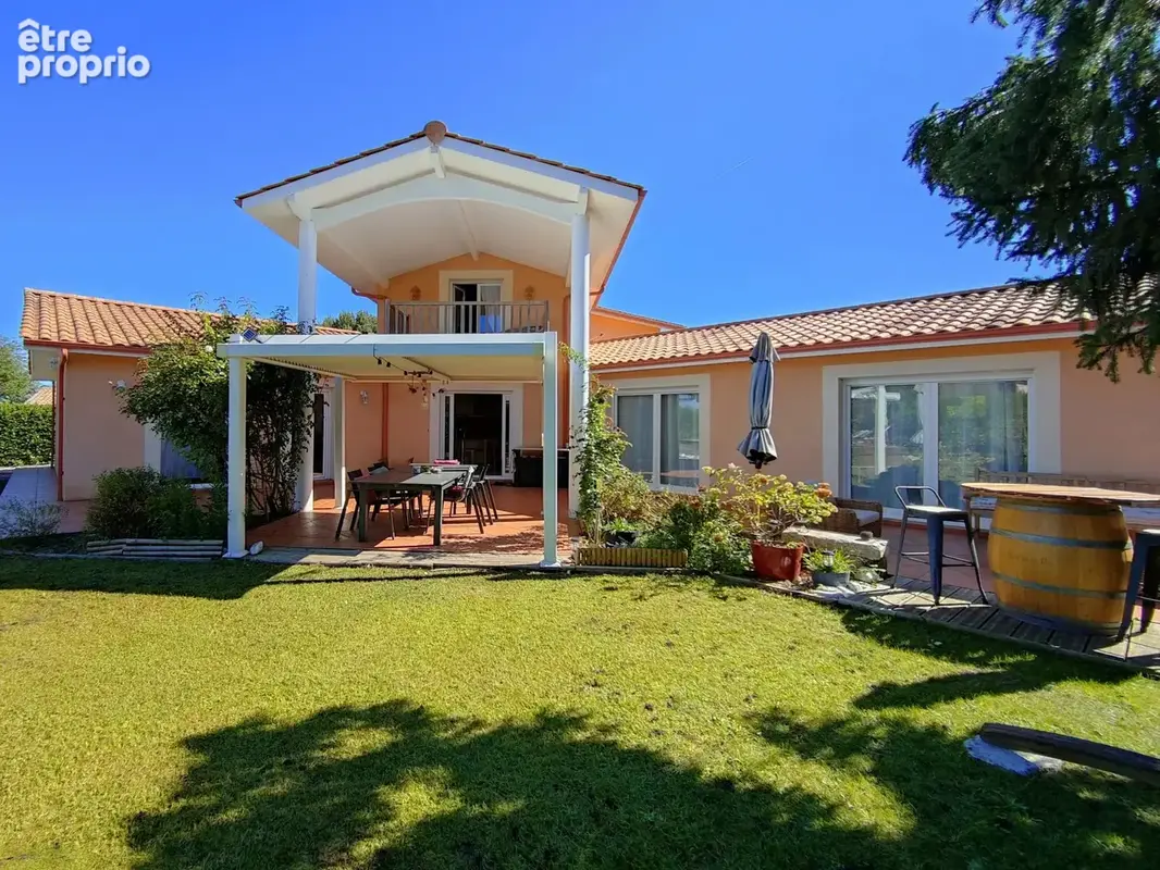 Photo Maison à Saint-Medard-D'eyrans au prix de 452 000€