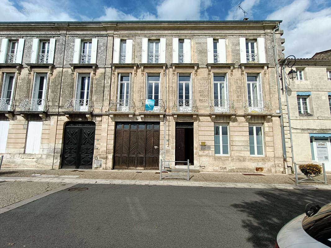 Appartement à TONNAY-CHARENTE