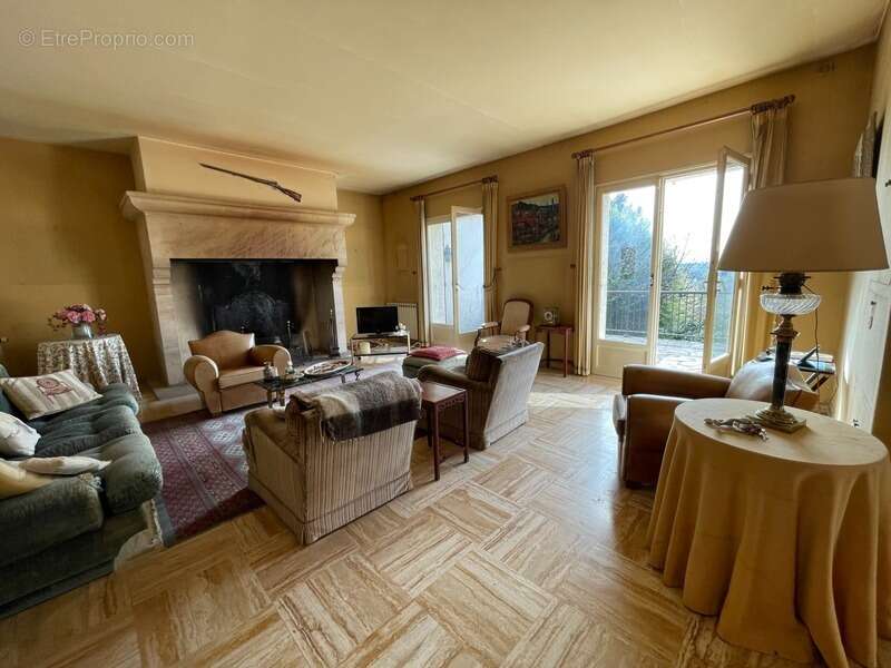 Maison à DECAZEVILLE