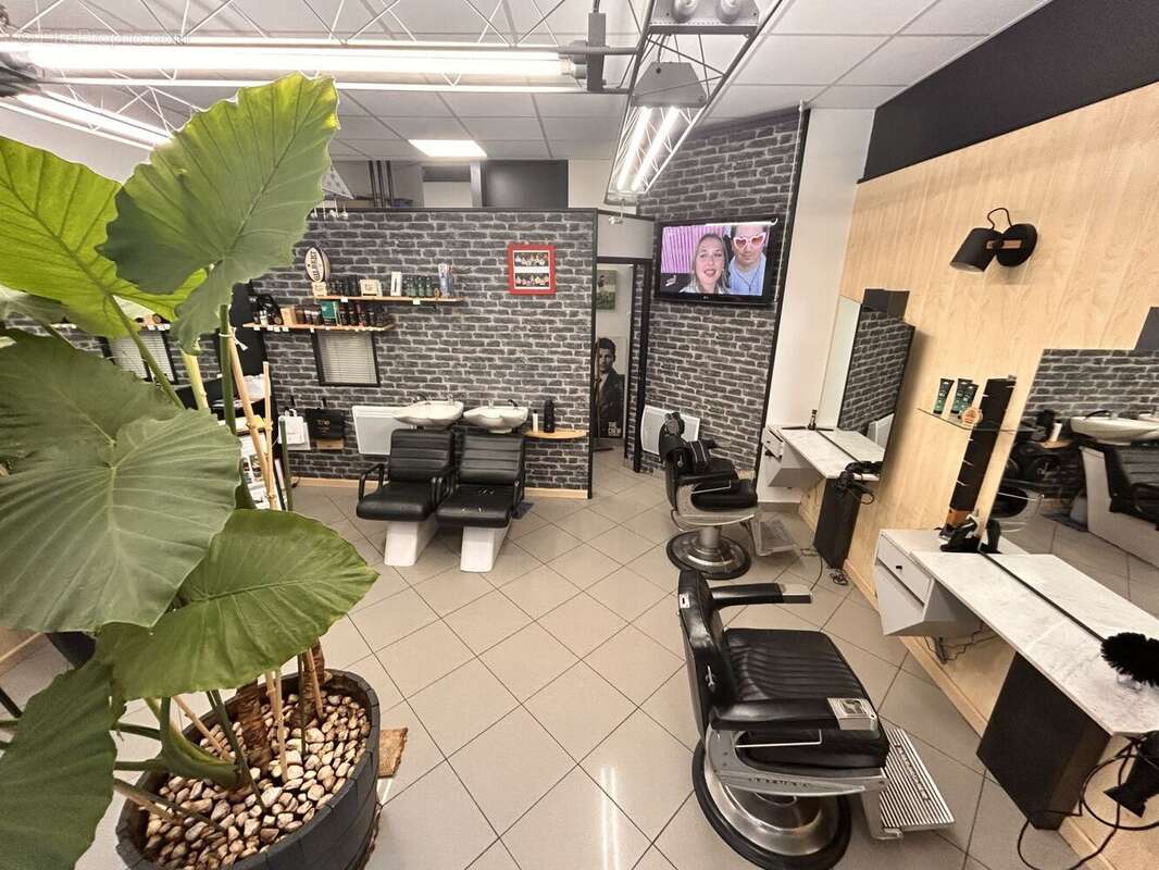 SALON1 - Commerce à CAHORS