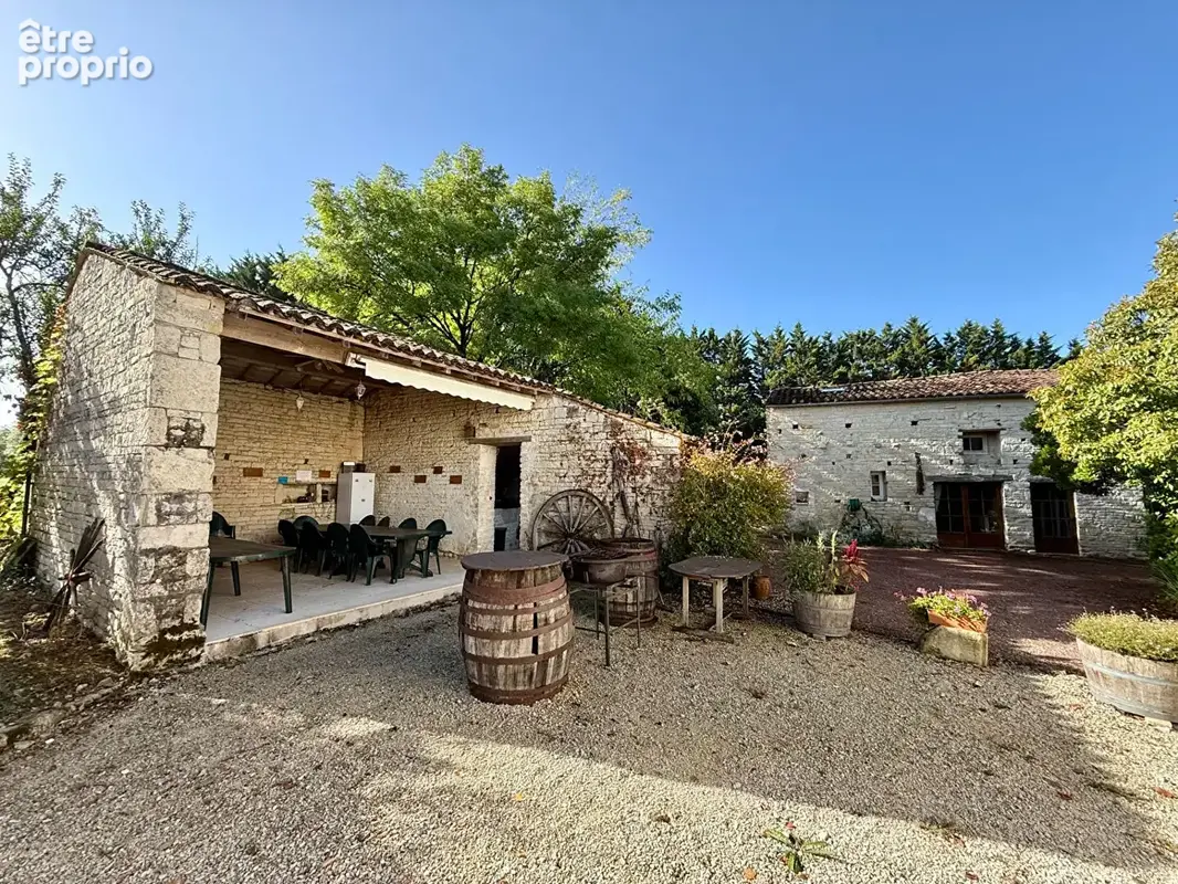 Élégant manoir charentais avec gîtes, piscine chauffée et vaste terrain - photo 17