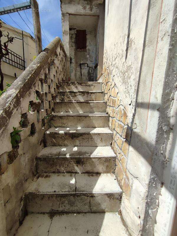 Maison à LE COLLET-DE-DEZE