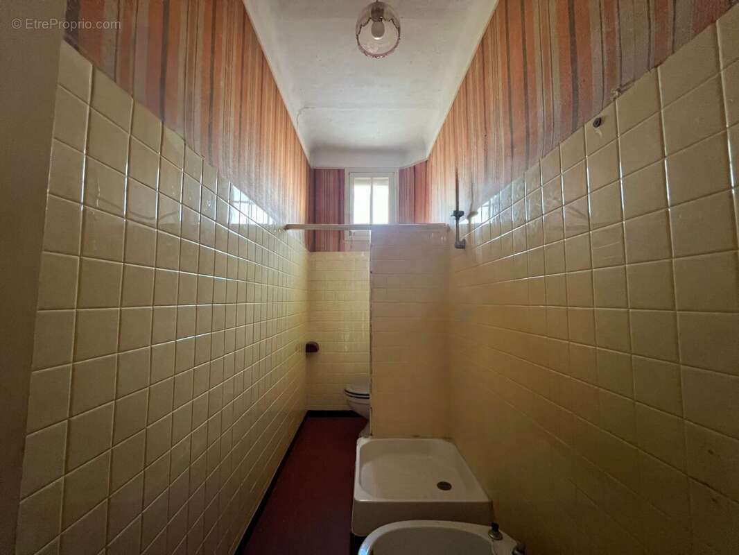 Salle D&#039;eau R+2 - Maison à LA SEYNE-SUR-MER