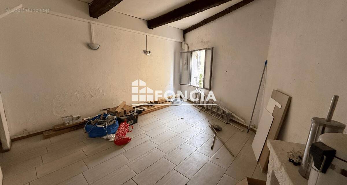 Appartement à SAINT-MITRE-LES-REMPARTS